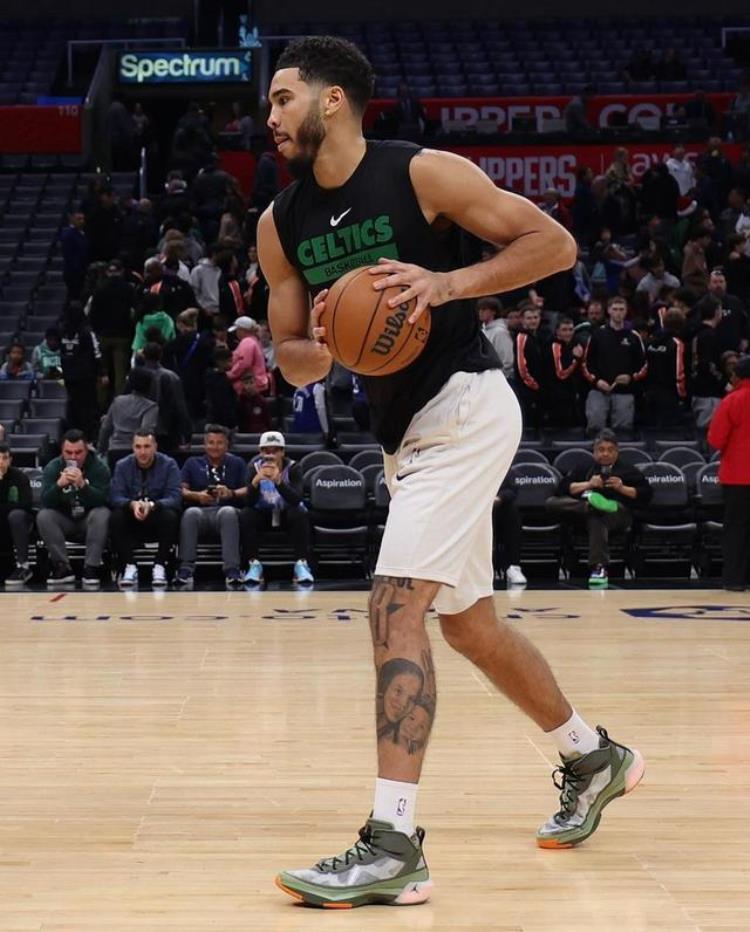 塔克天价球鞋「还得是鞋王塔克上脚罕见Kobe战靴全世界就一双」