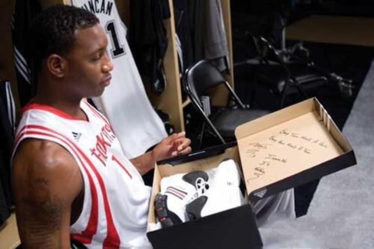 nba球星一双鞋穿几次「NBA巨星球星和普通球员他们通常一双篮球鞋能穿多久」