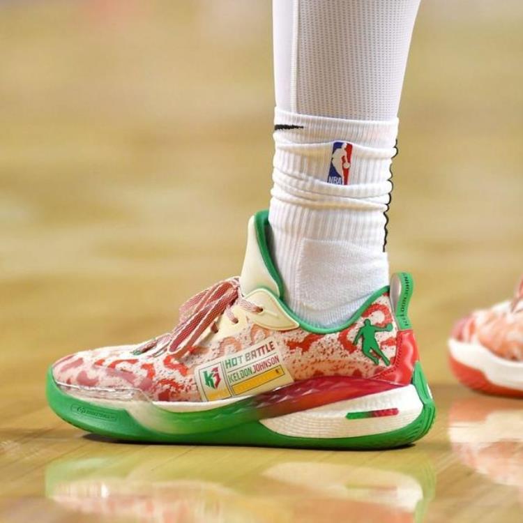 塔克天价球鞋「还得是鞋王塔克上脚罕见Kobe战靴全世界就一双」