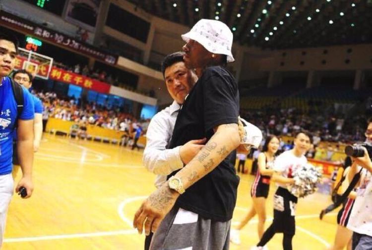 nba球星为什么都喜欢来中国「NBA球星都爱来中国真的人傻钱多吗在CBA得2分进账100万」