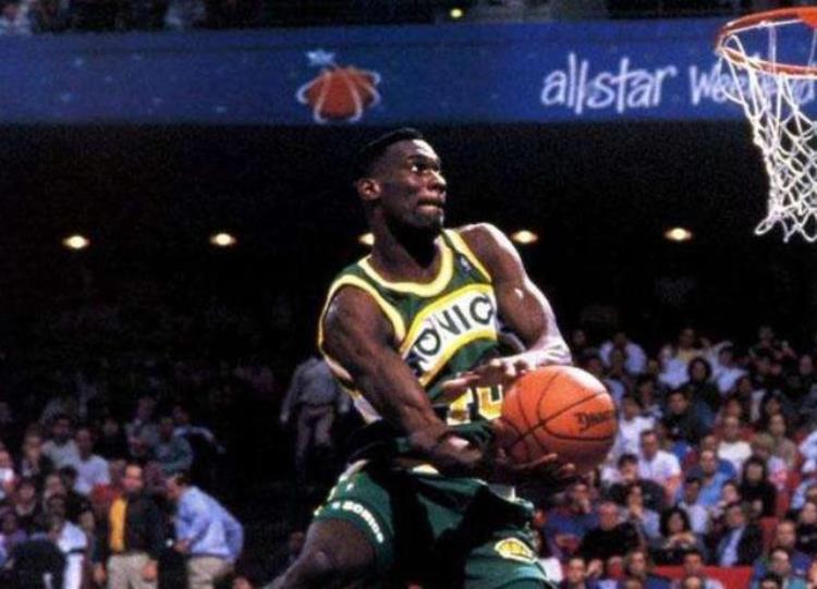 nba隔扣锦集「振奋人心盘点NBA十大隔人扣篮小个子也能飞越顶级中锋」