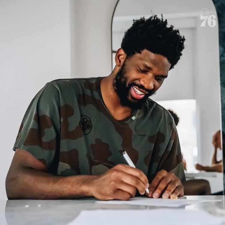 nba球员合同没到期交易谁给钱「NBA里拿到大合同不久就报销的球员这么多球队老板不心疼吗」