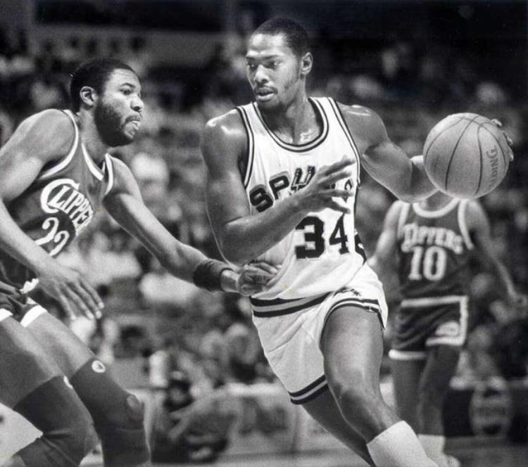 马刺miller「马刺50年50大球星之第15位逝去的得分手迈克米切尔」