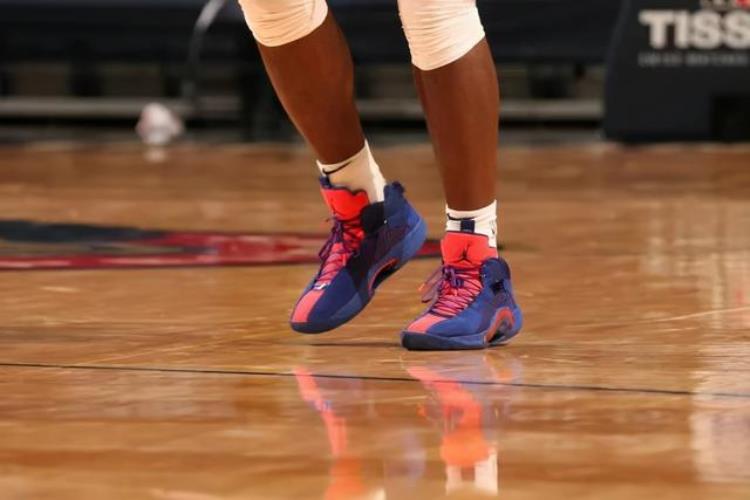 cj麦科勒姆上脚闪击7「NBA球员上脚麦科勒姆穿李宁闪击7东契奇的AJ35很帅」