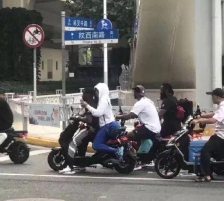 哈登被中国交警拦下「首个被中国交警拦截的NBA球星哈登道歉后上海交警回应」