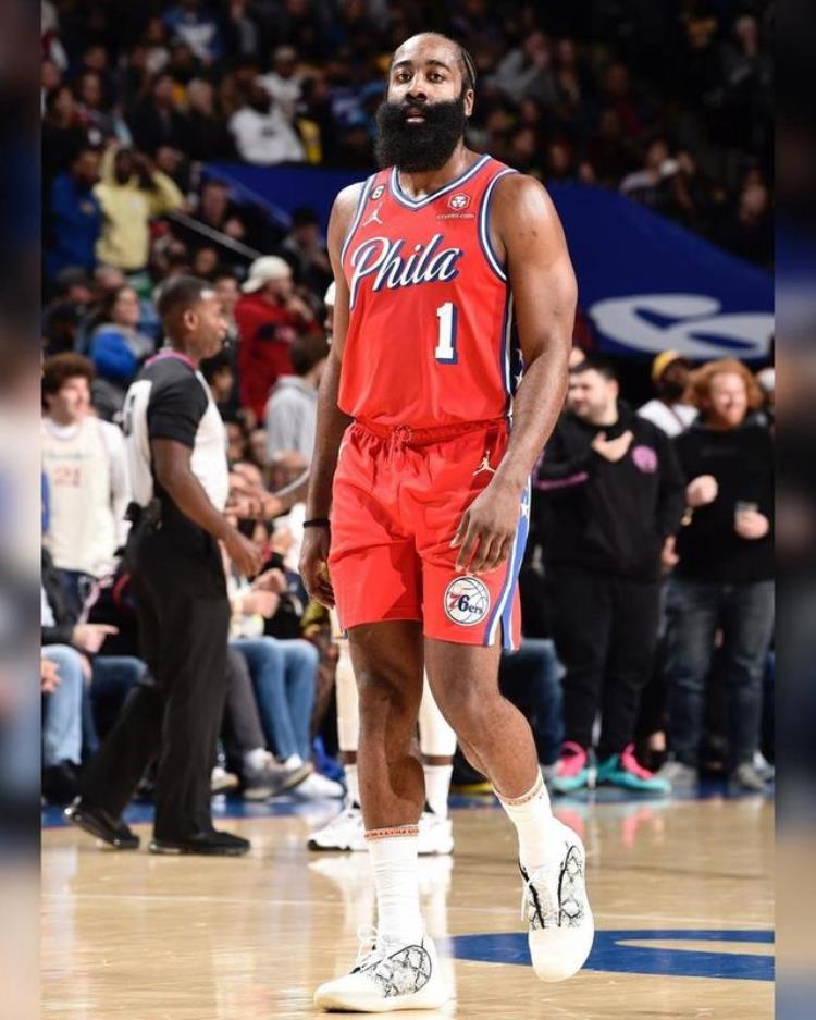 塔克天价球鞋「还得是鞋王塔克上脚罕见Kobe战靴全世界就一双」