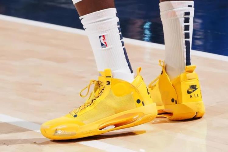 cj麦科勒姆上脚闪击7「NBA球员上脚麦科勒姆穿李宁闪击7东契奇的AJ35很帅」