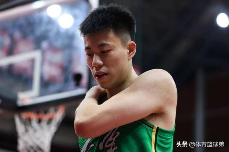 CBA扣将也斩获了NBA的青睐就算这条路再难走他也要拼出奇迹