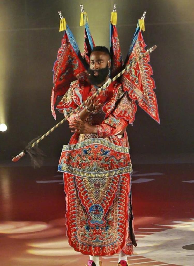 顶流NBA球星找到了那个中弹的MSU中国留学生并做了一件事儿