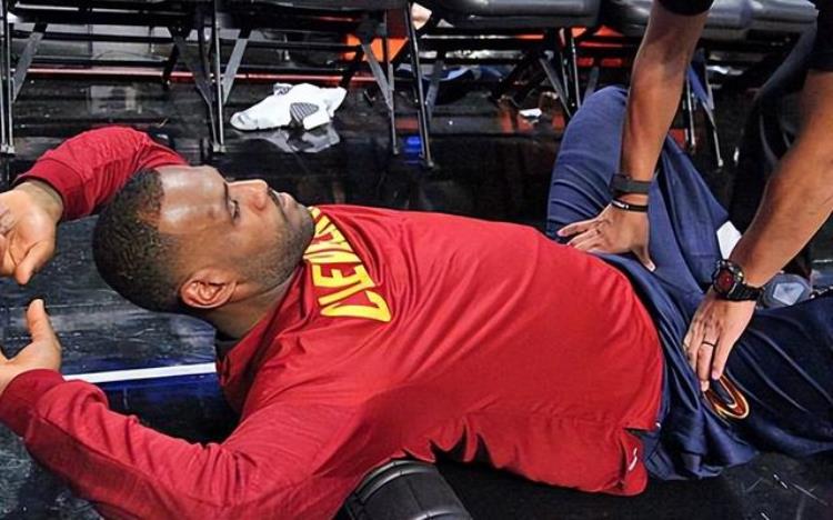詹姆斯一天的作息时间「NBA球员的一天时间是怎么度过的带你看看詹姆斯的一天」