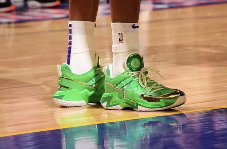 马刺 球星「NBA球员上脚马刺新星穿李宁球鞋史蒂芬森的签名鞋」