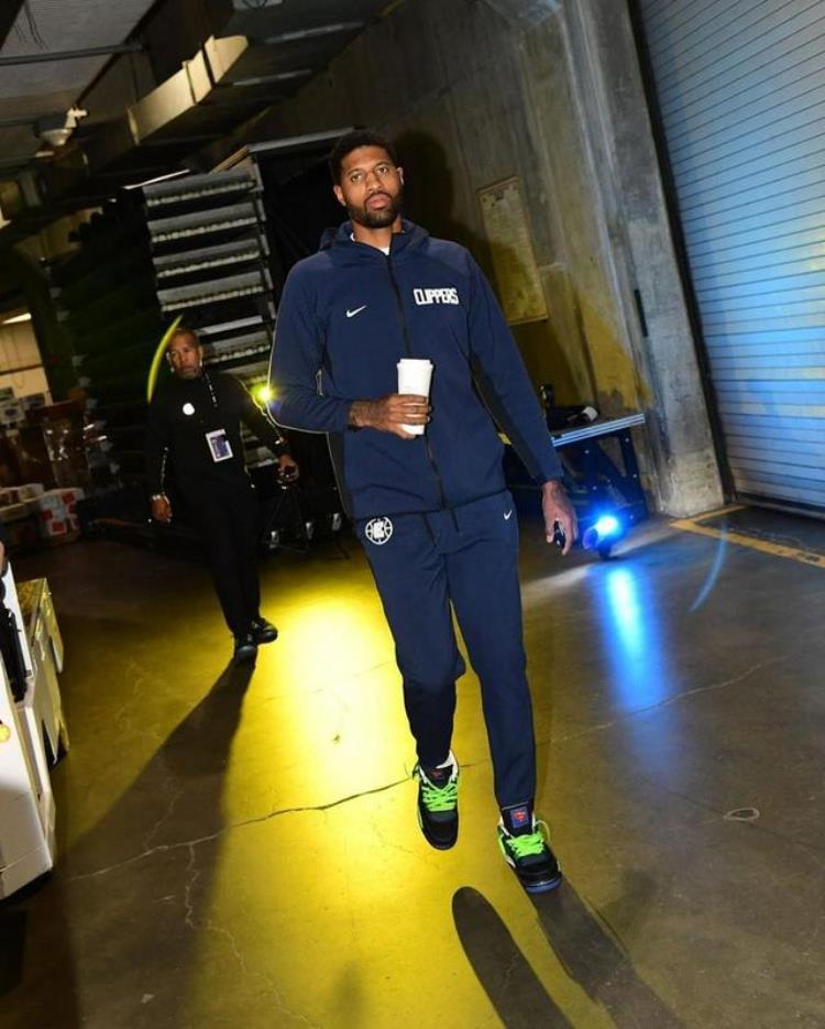 塔克天价球鞋「还得是鞋王塔克上脚罕见Kobe战靴全世界就一双」
