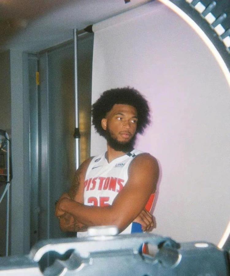 nba 骨折「骨折手术NBA榜眼变成玻璃人为了选他放弃东契奇」