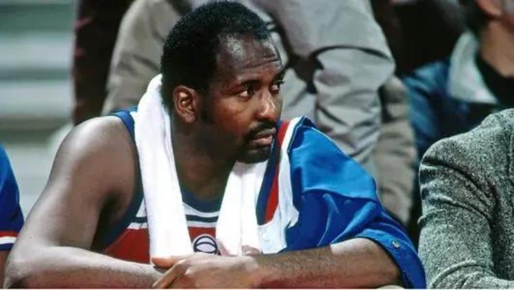 nba前场篮板最多的球员「实力大于名气前场篮板能力最强的内线生涯四处漂泊的先知」