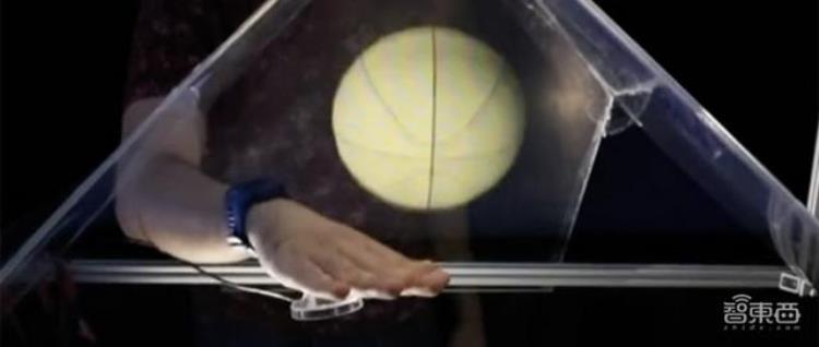 科学家发明能摸到的3D全息投影拍虚拟篮球触感宛如真球