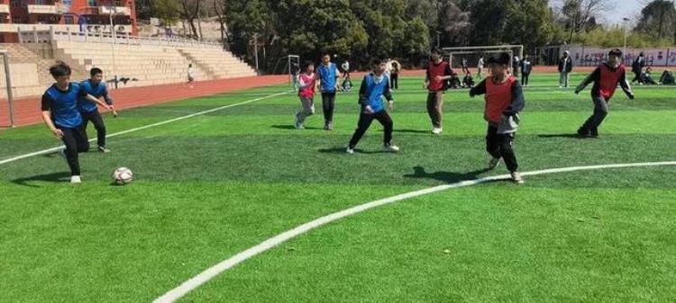 2020中学足球赛「余江二中初二年级足球赛美好梦想从未止步校园足球激情飞扬」