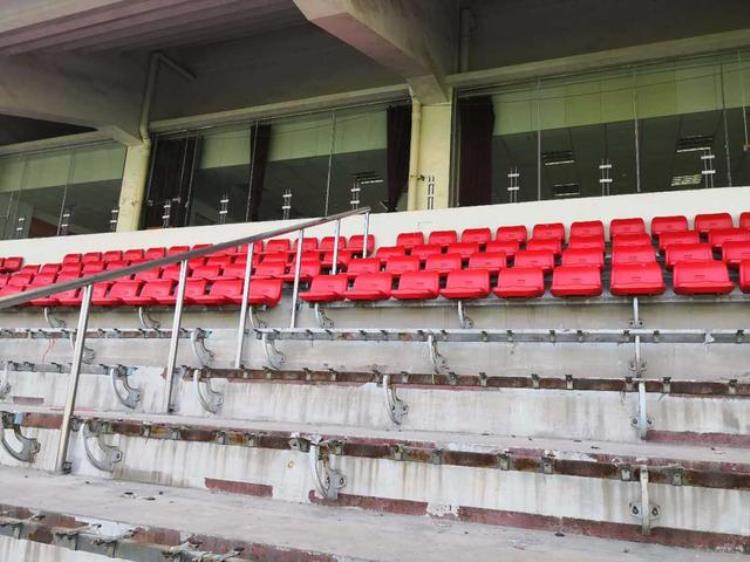 专业足球场却被废曾承办亚洲杯比赛如今换新颜重生