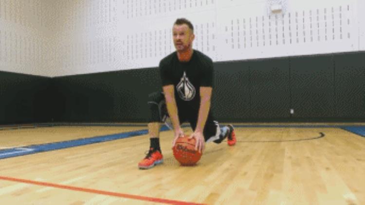 打篮球的人怎么保养膝盖「打篮球建议收藏正确养护膝盖增强下肢力量很重要」