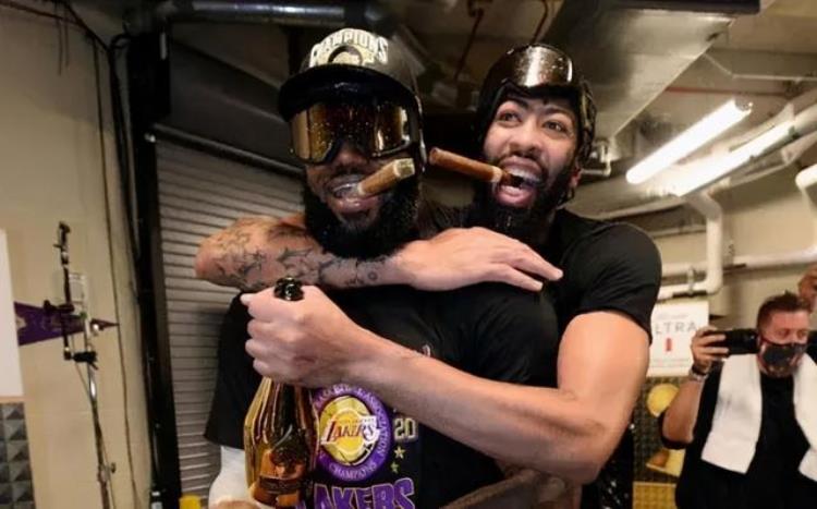 nba湖人王朝「湖人如何开启王朝模式续约一人成关键签约两人助夺冠」