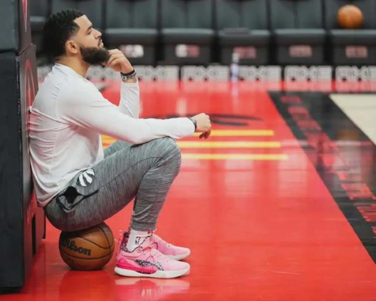 nba球星上脚的国产球鞋「新赛季NBA球员上脚最多的国产球鞋居然是这几双」