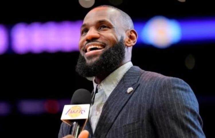 恭喜詹姆斯签下终生合同全球第一他要买NBA球队了