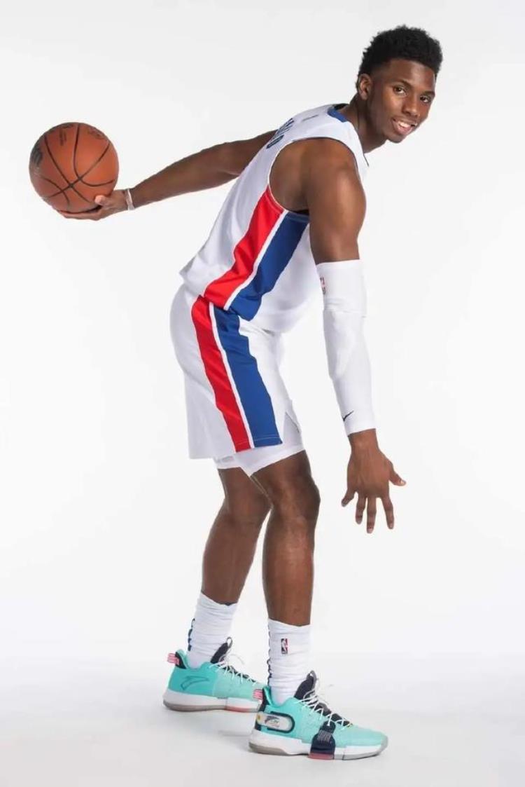 nba球星上脚的国产球鞋「新赛季NBA球员上脚最多的国产球鞋居然是这几双」