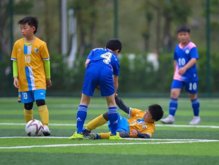 2021年成都市青少年运动会足球「四川20202021年成都市青少年校园足球联赛选拔性联赛开打」