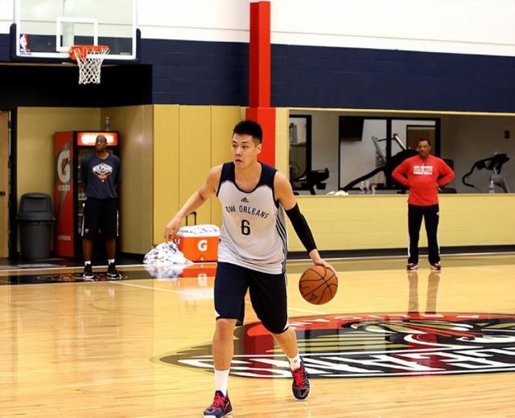 中国参加nba的球星都谁「曾凡博郭昊文2有17名中国球员代表NBA球队参加夏联都是谁」