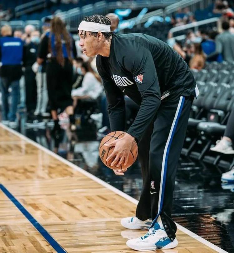 nba球星上脚的国产球鞋「新赛季NBA球员上脚最多的国产球鞋居然是这几双」