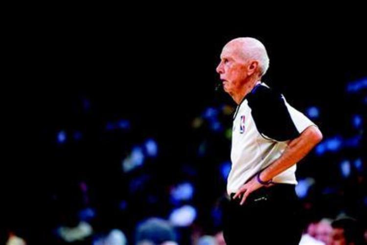 nba名人堂退役「75岁NBA传奇名哨退役」
