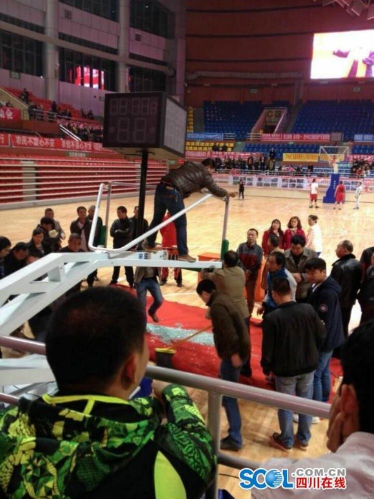 巴中市体育馆施工单位「巴中体育局馆试运行篮板两次被扣烂」