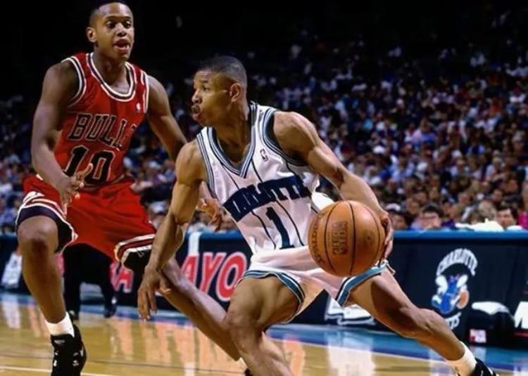 nba史上最矮的球员是谁「NBA历史最矮的球员身高仅16米大帽尤因防守乔丹他是谁」