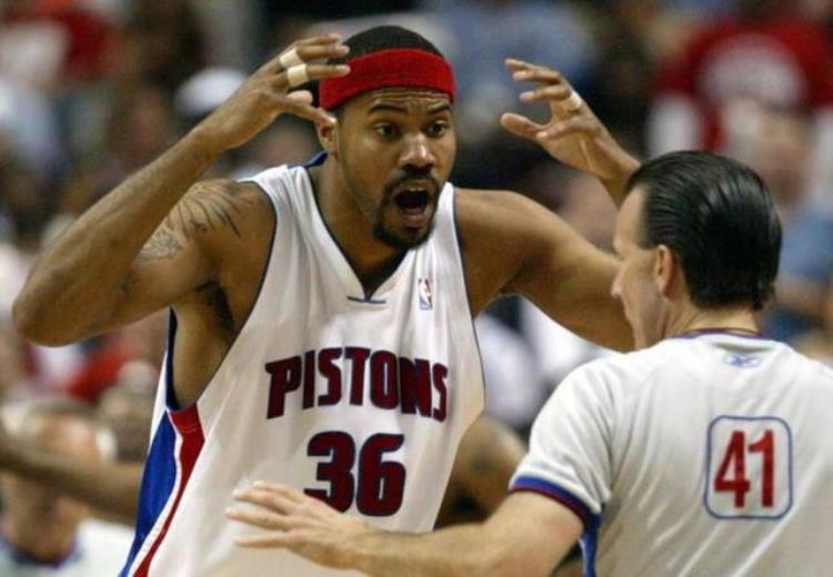 nba球员殴打裁判怎么处罚「NBA技术犯规打架骂裁判等罚款是球员支付还是球队支付」