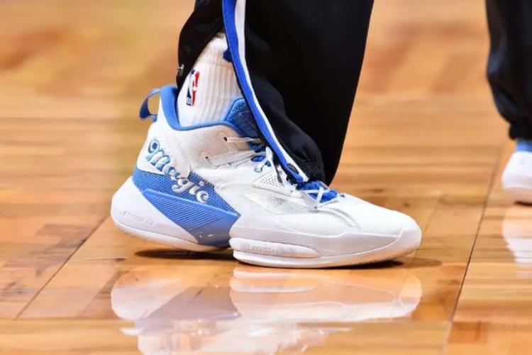 nba球星上脚的国产球鞋「新赛季NBA球员上脚最多的国产球鞋居然是这几双」