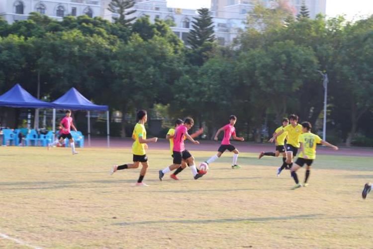 60多名运动员参加首届珠港澳高中生足球友谊赛开赛