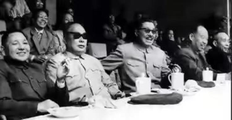 1960年倔强的毛泽东说12年后我们也要拿奥运会足球冠军