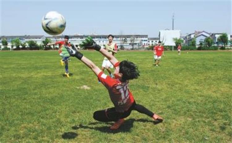 鄞州小学足球「鄞州校园足球掀起学生体育热」
