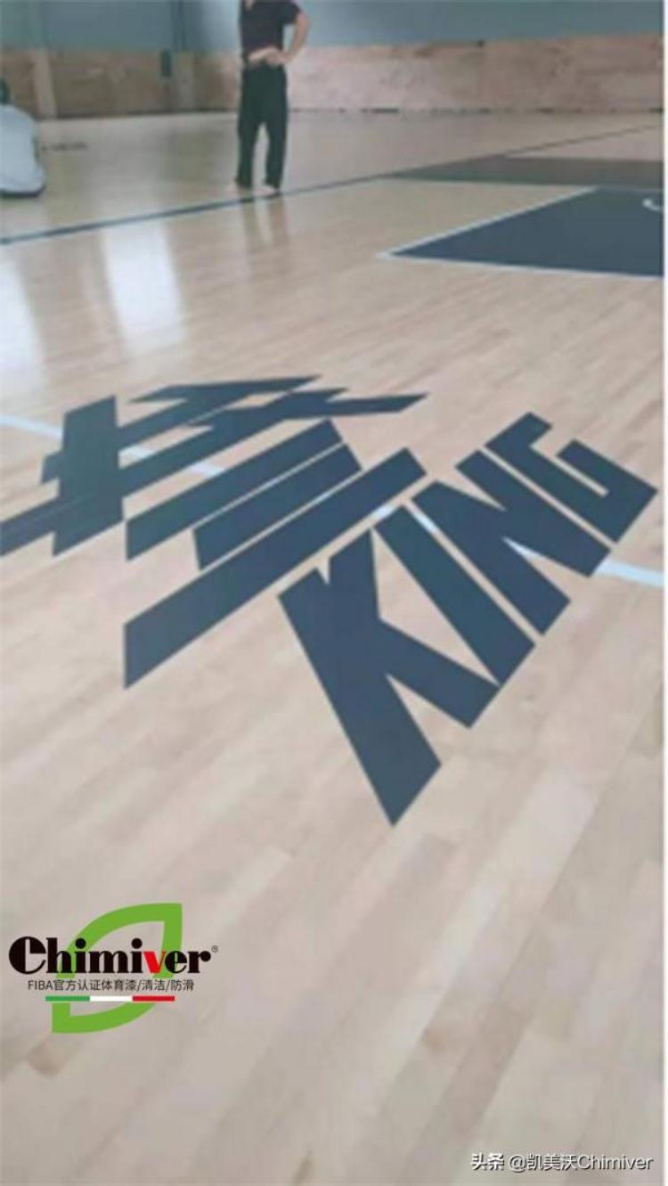 篮球馆木地板的价格表「篮球馆木地板专业地板漆应用义乌叁KING篮球馆使用案例」
