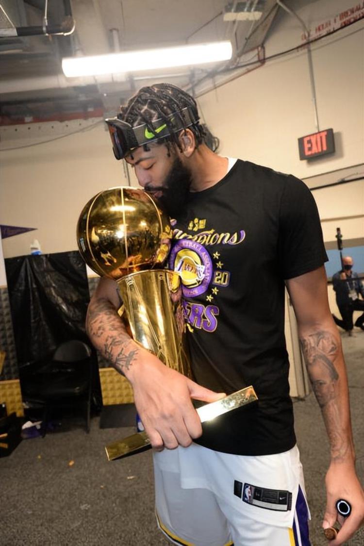篮球人物安东尼戴维斯「nba75大巨星安东尼戴维斯」