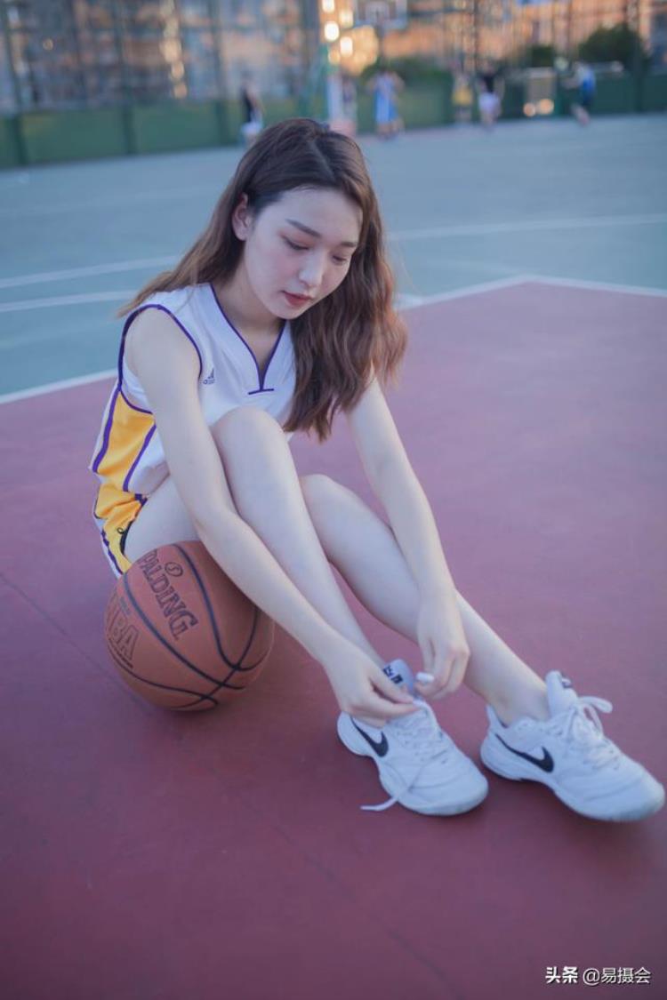 爱篮球的女生「图赏爱运动的篮球女孩」
