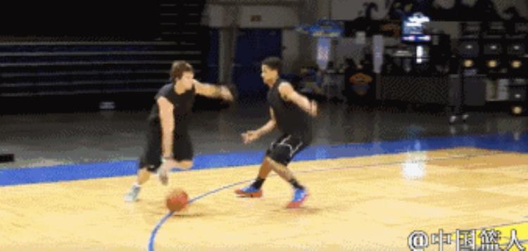 打篮球时的假动作「一些打篮球非常实用的假动作」