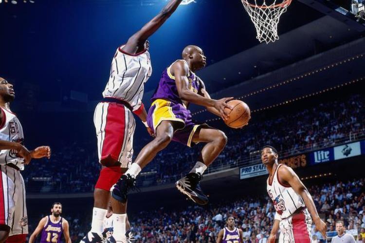 nba球员怪癖「NBA史上最疯狂的怪球手你知道吗科比到湖人要先和他抢出手权」