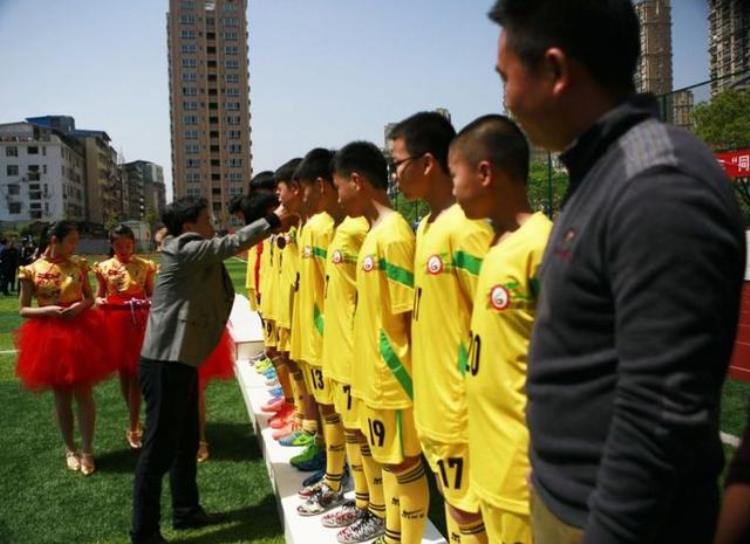 三明市校园足球联赛「三明市中小学生足球联赛引爆激情点燃中国足球梦」