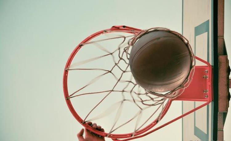 篮球运动对孩子的未来有哪些好处「篮球运动对孩子的未来有哪些好处」