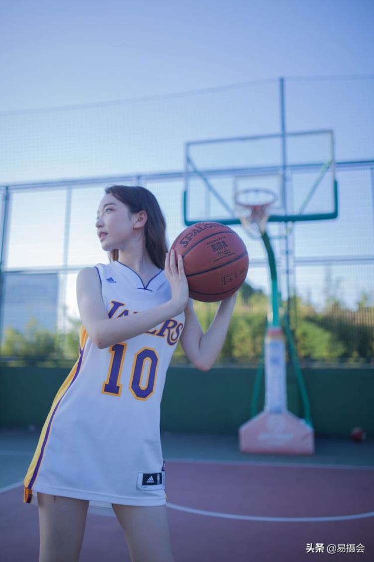 爱篮球的女生「图赏爱运动的篮球女孩」