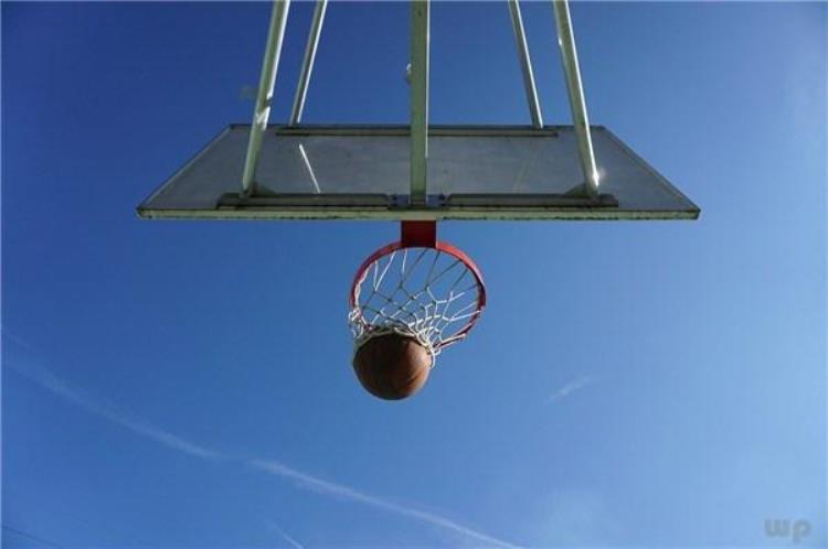 打篮球可以得到什么好处「打篮球有什么好处热血运动让你各方面都有所提升」