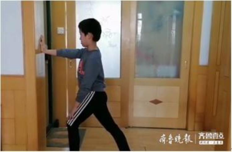 翻滚对幼儿身体素质得锻炼「翻滚吧小宝贝山体王鲲老师教您简单易行的幼儿居家锻炼方法」