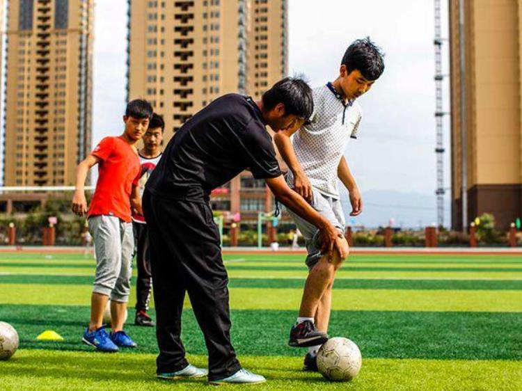 快乐足球,放飞童心「快乐教育快乐足球沣东扬起教育风帆」