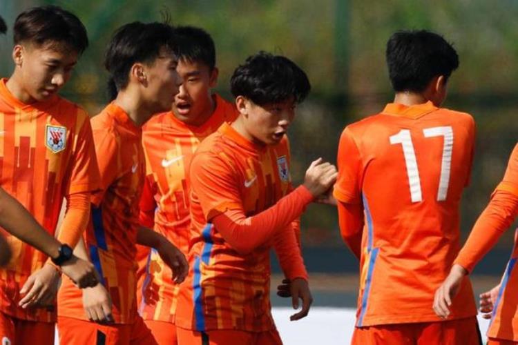 英雄少年泰山U13U15获首届中国青少年足球联赛总冠军