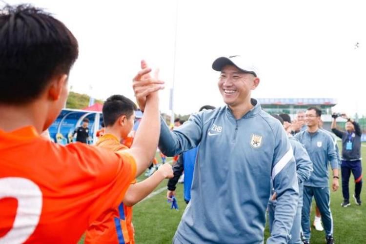 泰山队比赛「英雄少年泰山U13U15获首届中国青少年足球联赛总冠军」